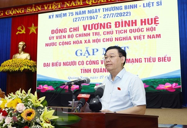 Ketua MN Vuong Dinh Hue Menemui Orang-Orang yang Berjasa Provinsi Quang Nam - ảnh 1