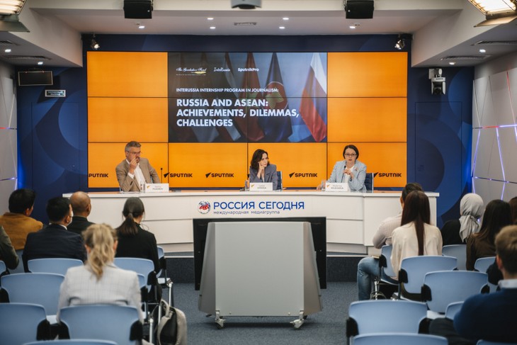 Para Jurnalis ASEAN Berpartisipasi dalam Kursus Pelatihan Rusia-ASEAN - ảnh 2