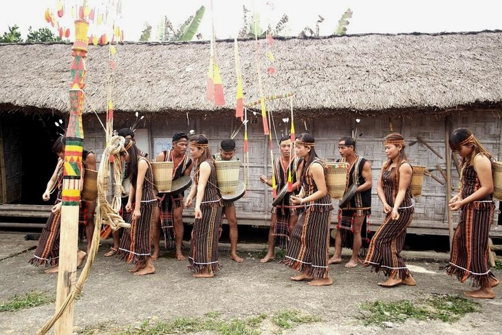 Upacara Mensyukuri Dewa Hutan dari Warga Etnis Minoritas Ma - ảnh 2