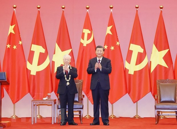 Sekjen, Presiden Tiongkok, Xi Jinping Menyampaikan Bintang Persahabatan kepada Sekjen KS PKV, Nguyen Phu Trong - ảnh 1