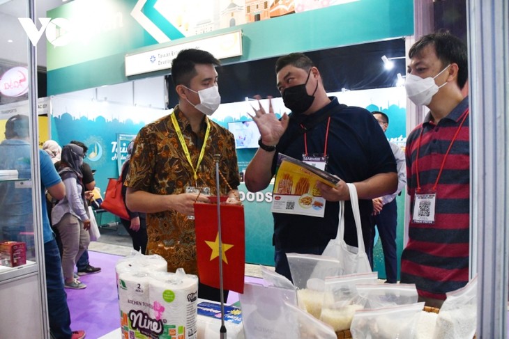 Vietnam Mencari Pasar pada Pameran Internasional Makanan dan Minuman di Indonesia - ảnh 1