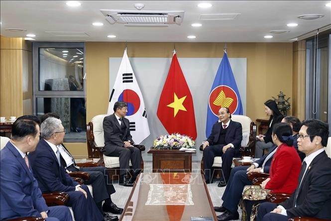 Presiden Nguyen Xuan Phuc Menerima Beberapa Organisasi Persahabatan dan Kerja Sama Republik Korea - ảnh 1