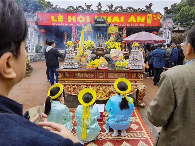 Upacara Buka Cap Kuil Tran- Keindahan Kebudayaan Vietnam pada Awal Musim Semi - ảnh 1