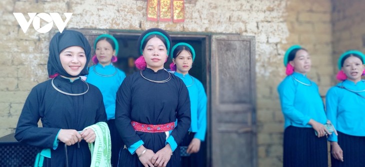 Keunikan Upacara Pernikahan Warga Etnis Minoritas San Chi - ảnh 2