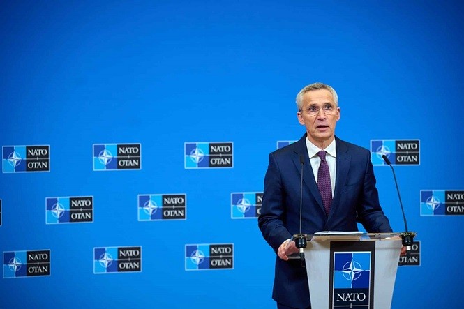 Konferensi Menhan NATO Membahas Masalah Ukraina, Tingkatkan Pengeluaran Pertahanan - ảnh 1