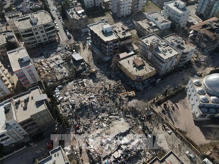 Gempa Bumi di Turki dan Suriah: Para Donor Internasional Berkomitmen Memberi Bantuan Sebesar 7 Miliar Euro - ảnh 1
