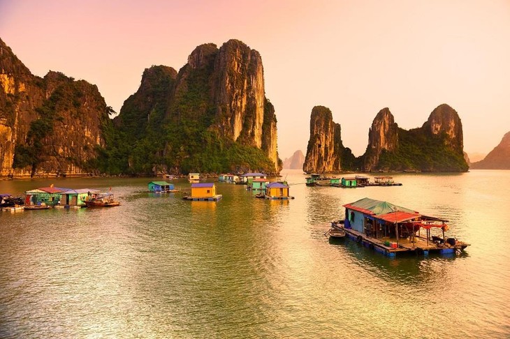 Desa Nelayan Cua Van, Provinsi Quang Ninh Lolos Masuk dalam 16 Kotamadya Terindah di Dunia - ảnh 1