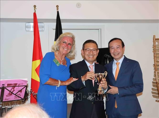Turnamen Golf Amal “Vietnam Ambassador’s Cup 2023” untuk Mendukung Para Korban Agen Oranye/Dioxin Vietnam - ảnh 1