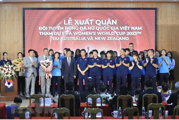 Skuad Sepak Bola Putri Vietnam Berangkat Hadiri Babak Final Piala Dunia Putri FIFA 2023 - ảnh 1