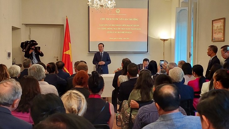 Presiden Vietnam, Vo Van Thuong Mengakhiri dengan Baik Kunjungan di Austria, Memulai Kunjungan Kenegaraan ke Republik Italia dan Takhta Suci Vatikan - ảnh 1