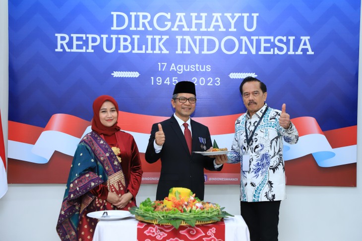 Upacara Pengibaran Bendera Memperingati HUT ke-78 Hari Kemerdekaan Republik Indonesia - ảnh 6