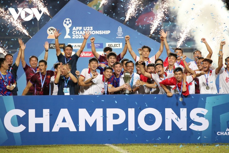 Mengalahkan Indonesia dalam Adu penalti, Vietnam untuk Kedua Kalinya Terus-Menerus Menjadi Juara Piala AFF U23 - ảnh 1
