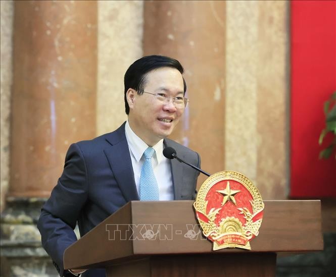 Presiden Vietnam, Vo Van Thuong Bertemu dengan Wakil Dana Beasiswa Vu A Dinh dan Klub Demi Hoang Sa, Truong Sa yang Tercinta - ảnh 1