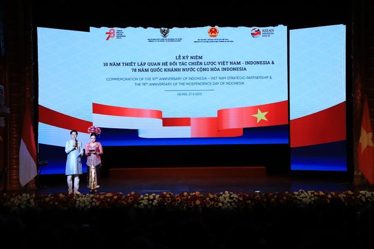 Warna-Warni Program Silaturahmi Seni untuk Merayakan HUT ke-10 Hubungan Kemitraan Strategis Vietnam-Indonesia - ảnh 1