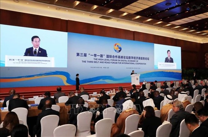 Perlawatan Presiden Vietnam di Tiongkok Mencapai Sukses Baik di Segi Bilateral Maupun Multilateral - ảnh 1