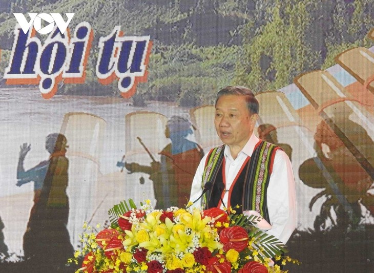 Pembukaan Hari Pesta “Daerah Tay Nguyen yang Megah– Konvergensi Intisari” di Provinsi Kon Tum - ảnh 1
