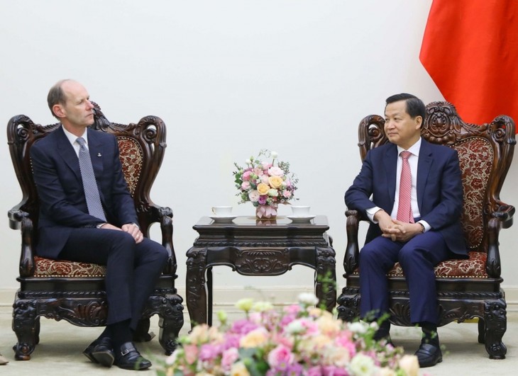 Deputi PM Vietnam, Le Minh Khai Menerima Direktur Utama Grup ANZ - ảnh 1