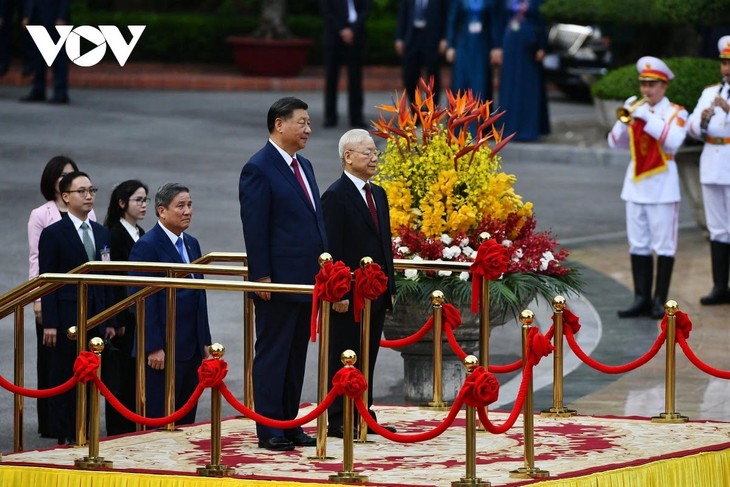 Sekjen KS PKV Nguyen Phu Trong Memimpin Acara Penyambutan Resmi Sekjen, Presiden Tiongkok, Xi Jinping - ảnh 1