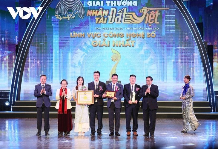 PM Vietnam, Pham Minh Chinh Hadiri Acara Penyampaian Penghargaan “Talenta Vietnam” yang ke-17 - ảnh 1