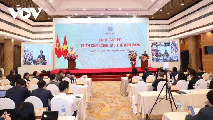 Deputi PM Vietnam, Le Minh Khai Hadiri Konferensi Penggelaran Pekerjaan Kesehatan Tahun 2024 - ảnh 1