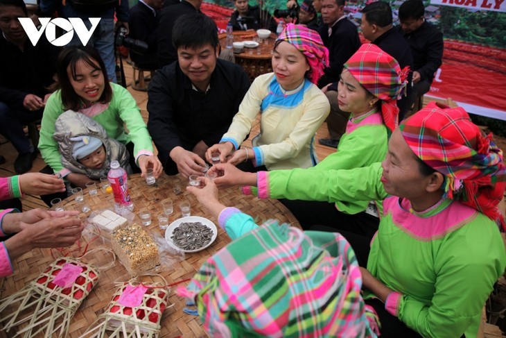 Uniknya Acara Menjemput Pengantin Perempuan dari Warga Etnis Minoritas Giay di Provinsi Lai Chau - ảnh 5