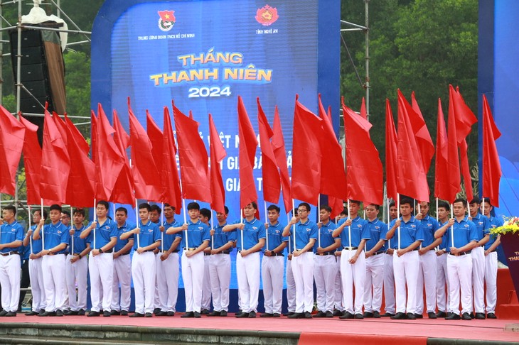 Liga Pemuda Komunis Ho Chi Minh Provinsi Hoa Binh Mengawali Bulan Pemuda Tahun 2024 - ảnh 1