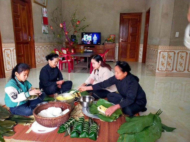 “Kue Chung Ayah”, “Kue Chung Ibu” dari Warga Etnis Minoritas Tay - ảnh 1