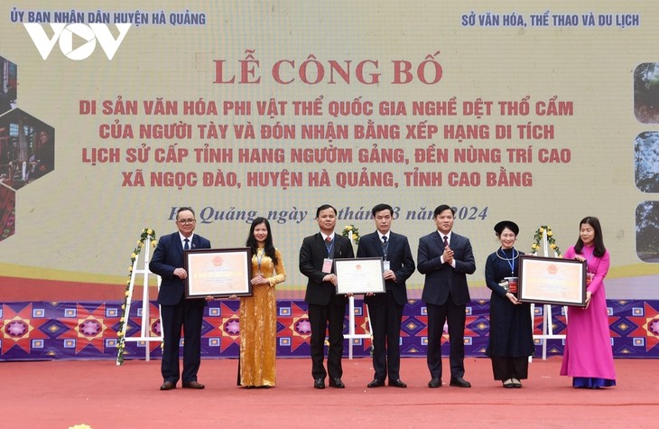 Pengakuan Sebagai Pusaka Budaya Takbenda Nasional untuk Kerajinan Pertenunan Kain Ikat dari Warga Etnis Minoritas Tay di Provinsi Cao Bang - ảnh 1