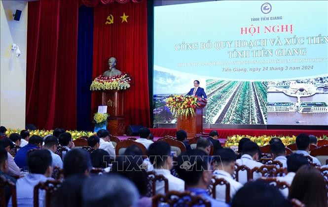 PM Vietnam, Pham Minh Chinh Hadiri Konferensi Pengumuman Perancangan Provinsi Tien Giang  - ảnh 1