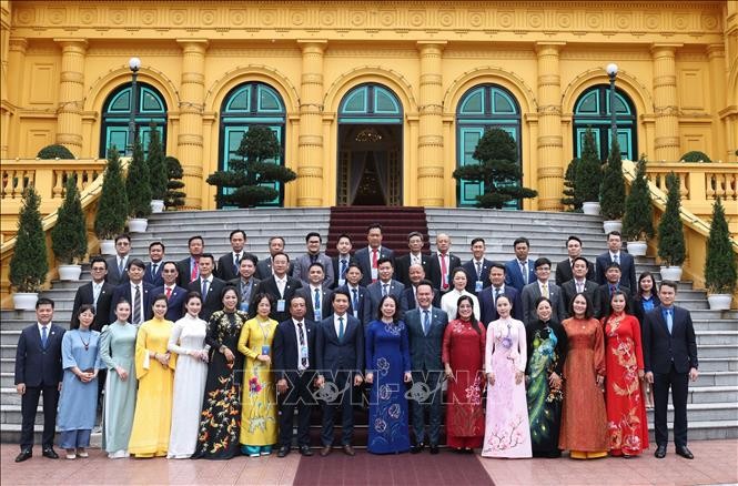 Penjabat Presiden Vietnam Menemui Delegasi Asosiasi Wirausaha Muda Vietnam - ảnh 1