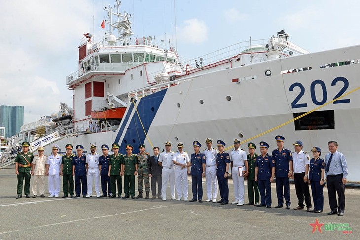 Kapal Angkatan Laut India Melakukan Kunjungan Persahabatan ke Kota Ho Chi Minh - ảnh 1