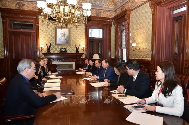 Deputi PM Vietnam, Le Minh Khai Melakukan Pertemuan dengan Kalangan Otoritas dan Beberapa Badan Usaha Besar AS - ảnh 1