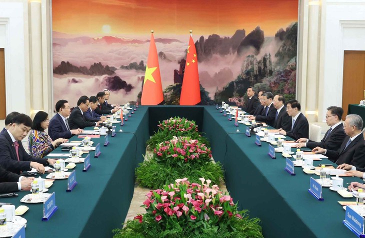 Ketua MN Vietnam, Vuong Dinh Hue Beraudiensi dengan Ketua  Konferensi Permusyawaratan Politik Rakyat Tiongkok, Wang Huning - ảnh 1