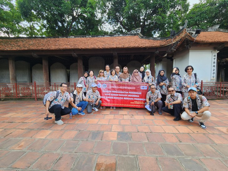 DX Tour V Vietnam: Kunjungan Turut Mempererat Hubungan Persahabatan antara Pendengar dan VOV - ảnh 20