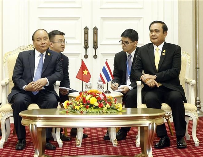 PM meets with Chinese, Thai counterparts - ảnh 2