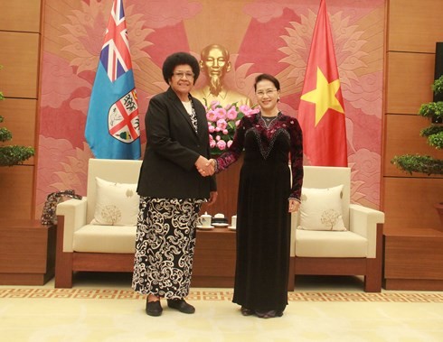 Fijian parliament delegation greets NA Chairwoman  - ảnh 1