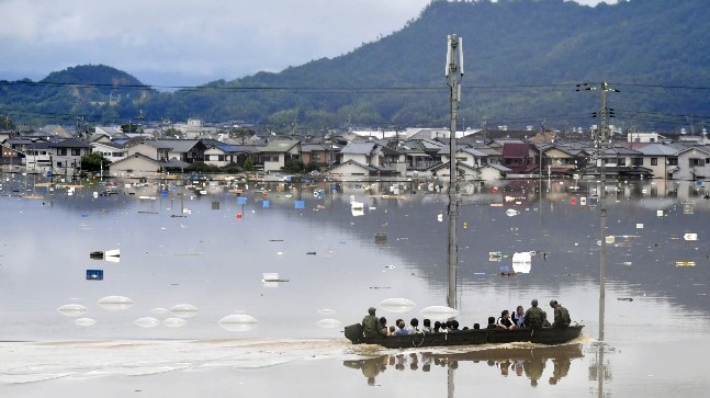 37 dead, 50 missing as heavy floods hit Japan  - ảnh 1