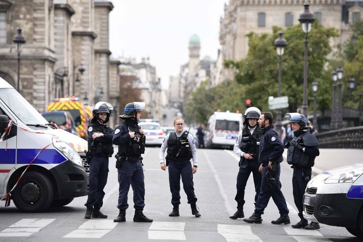 Paris knife attacker has signs of radicalization: Prosecutor  - ảnh 1
