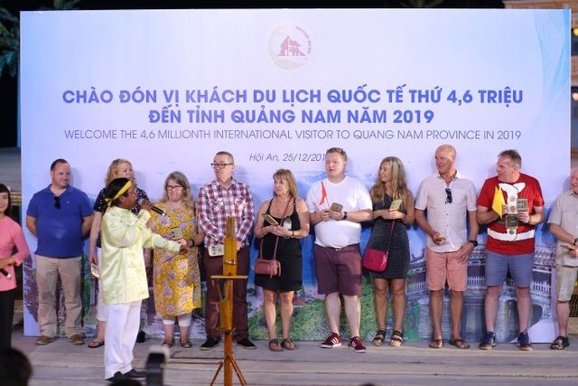 Quang Nam welcomes 4.6 millionth foreign visitor in 2019 - ảnh 1