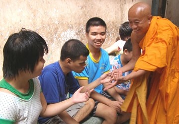 Милосердие буддийского монаха высшего сана Тхить Тхиен Тьеу - ảnh 1