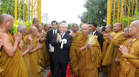Генеральный секретарь ЦК КПВ Нгуен Фу Чонг продолжает визит в Камбоджу - ảnh 1