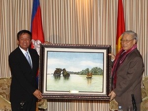 Генеральный секретарь ЦК КПВ Нгуен Фу Чонг продолжает визит в Камбоджу - ảnh 2
