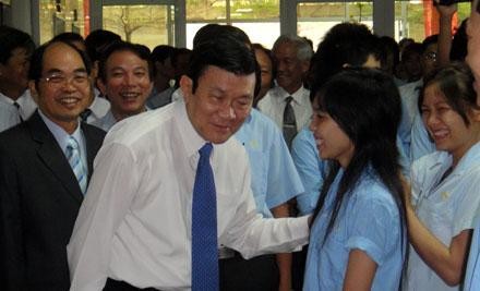 Президент Чыонг Тан Шанг посетил и поздравил жителей провинции Донгнай с Тэтом - ảnh 1