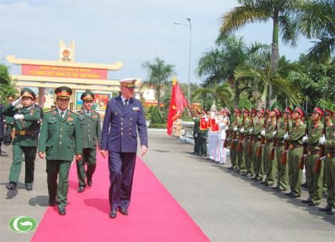 Премьер-министр Нгуен Тан Зунг принял союзные военные силы Республики Франция - ảnh 1