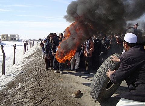 Афганцы продолжают акции протеста против сожжения Корана - ảnh 1