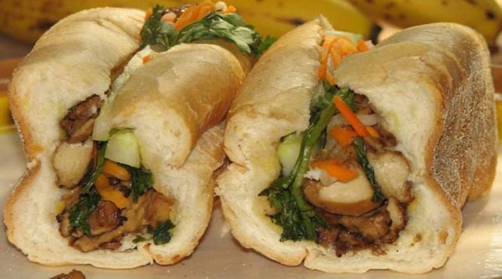 Сэндвич «баньми» по-вьетнамски - самая вкусная уличная еда в мире - ảnh 1