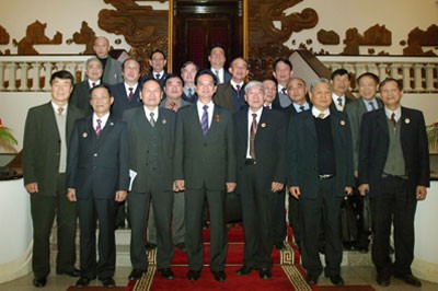 Премьер-министр СРВ провел встречу с Обществом вьетнамских ветеранов войны - ảnh 1