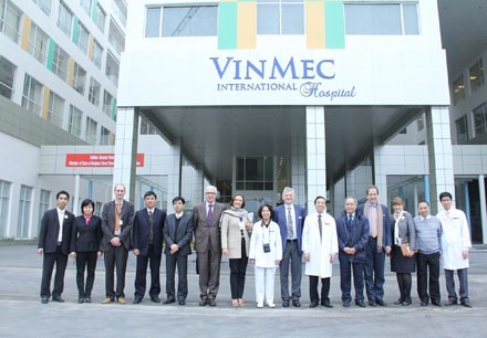 Делегация Королевства Бельгия посетила Международную поликлинику «Vinmec» - ảnh 1