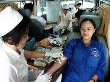 Около одного процента населения Вьетнама - доноры крови - ảnh 1