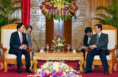Премьер-министр Нгуен Тан Зунг принял бывшего премьер-министра Японии - ảnh 1